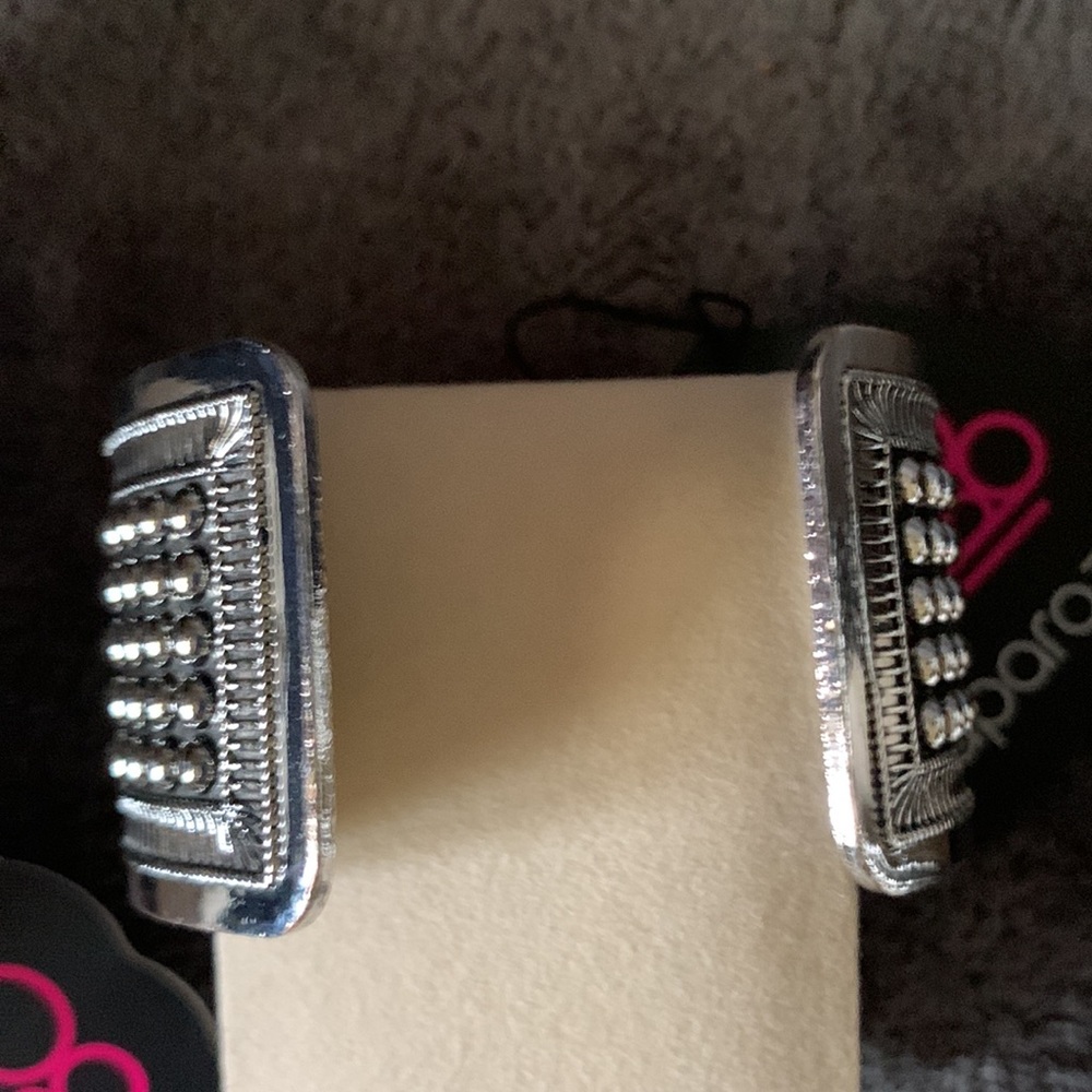 Set of Four (4) Paparazzi Silver Cuff Bracelets. NWT - Picture 4 of 9